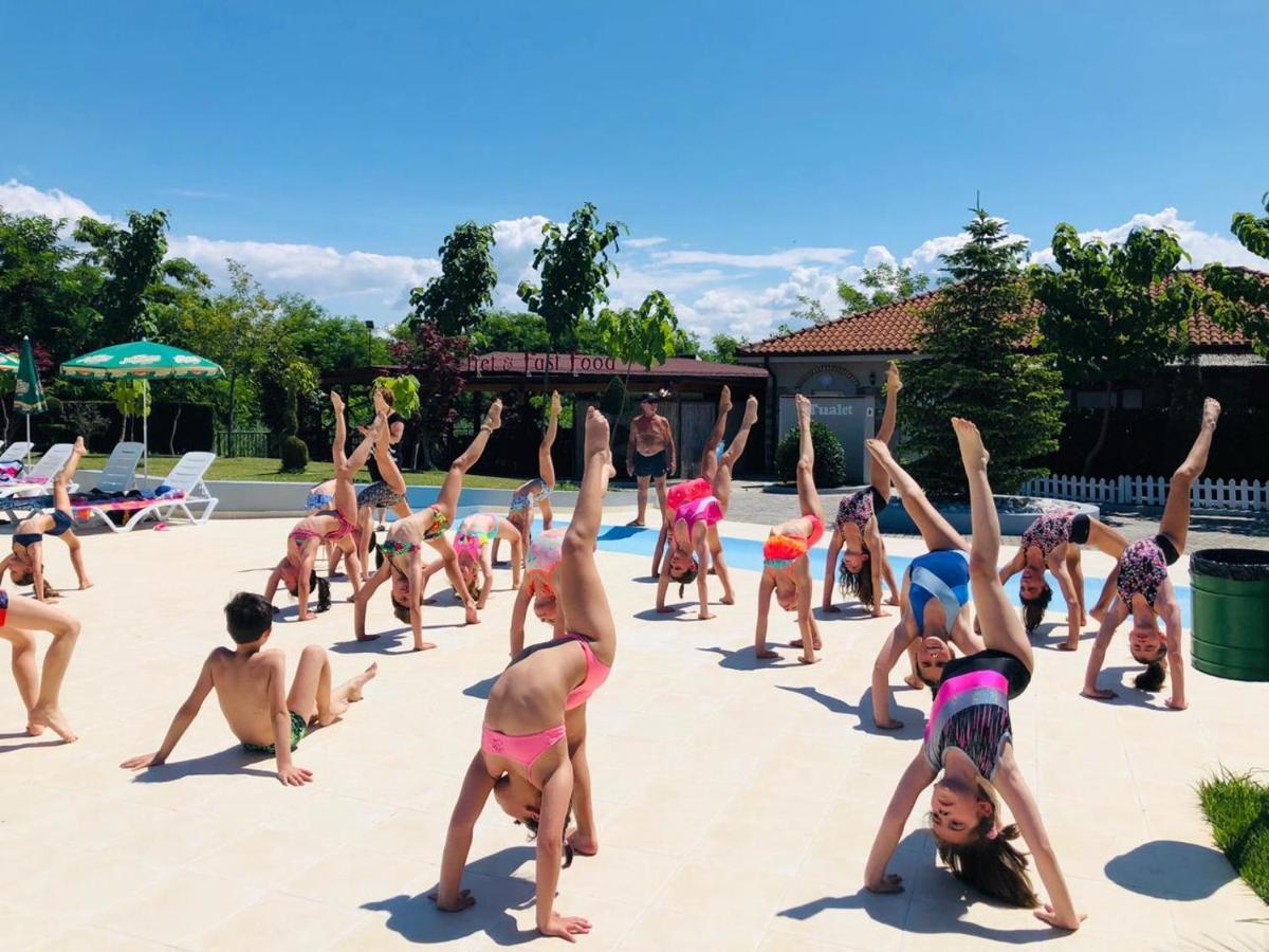Gardenland Resort Bushat エクステリア 写真