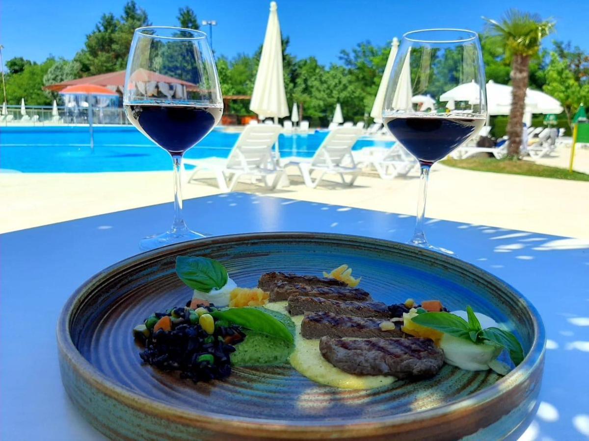 Gardenland Resort Bushat エクステリア 写真