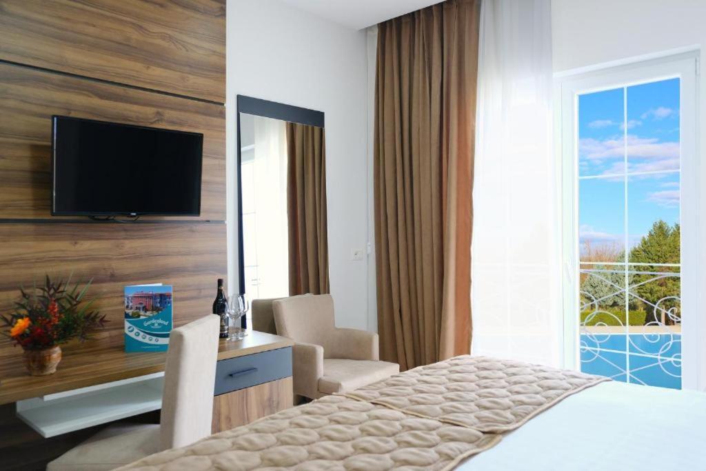 Gardenland Resort Bushat エクステリア 写真