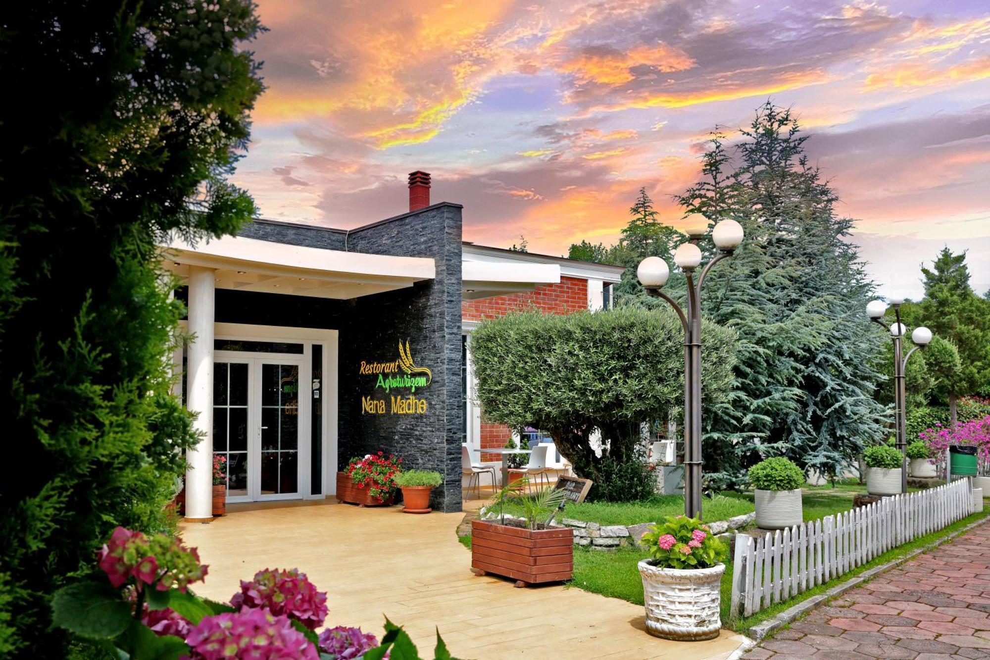 Gardenland Resort Bushat エクステリア 写真