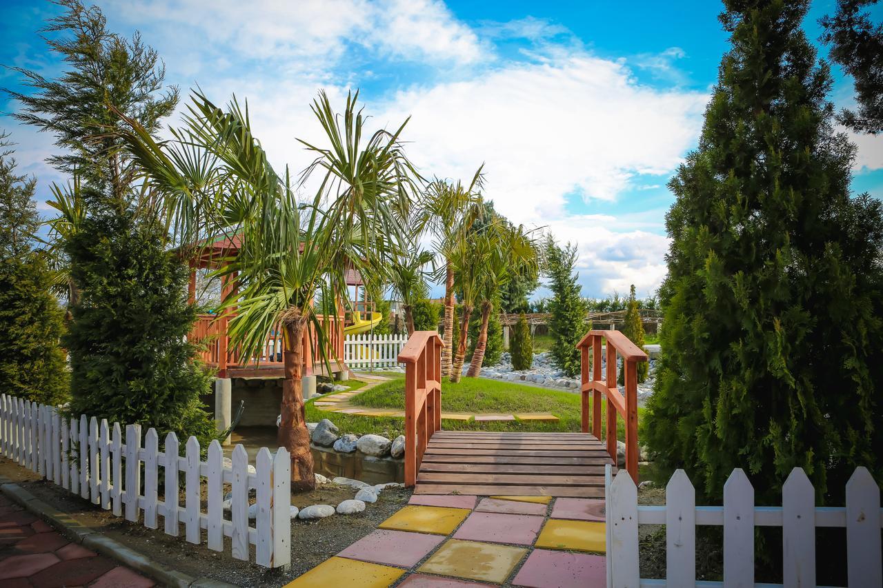 Gardenland Resort Bushat エクステリア 写真